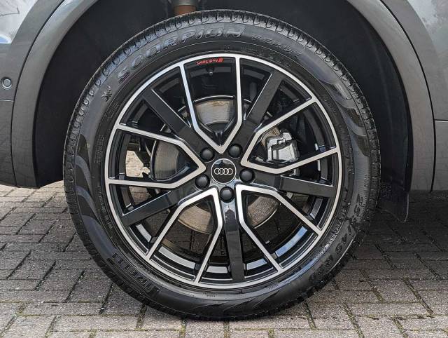 2024 Audi Q5 Sportback TFSI e 2.0 Black Edition 50 TFSI e quattro 299 PS S tronic