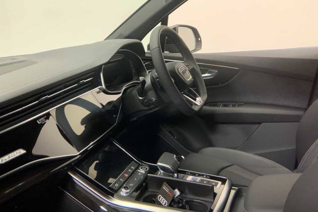 2024 Audi Q7 3.0 Black Edition 55 TFSI quattro 340 PS tiptronic