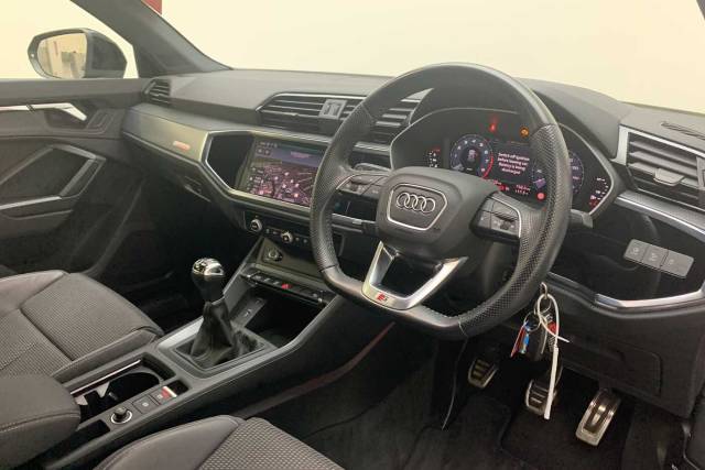 2020 Audi Q3 1.5 S line 35 TFSI  150 PS 6-speed