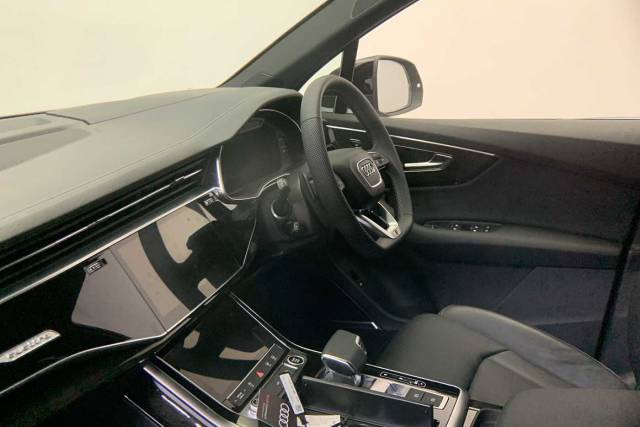 2024 Audi Q7 3.0 SUV  Black Edition 55 TFSI quattro 340 PS tiptronic