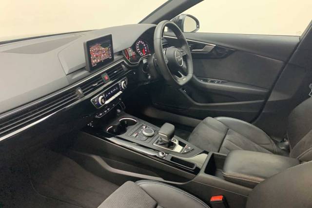 2019 Audi A4 Saloon 2.0 Black Edition 35 TFSI  150 PS S tronic