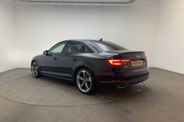 2019 Audi A4 Saloon 2.0 Black Edition 35 TFSI  150 PS S tronic