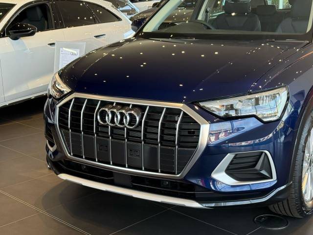 Audi Q3 1.5 AUDI Q3 Sport 35 TFSI 150 PS S tronic