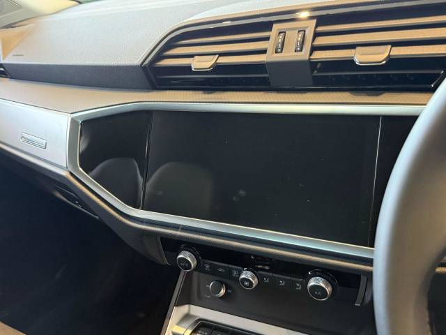 Audi Q3 1.5 AUDI Q3 Sport 35 TFSI 150 PS S tronic
