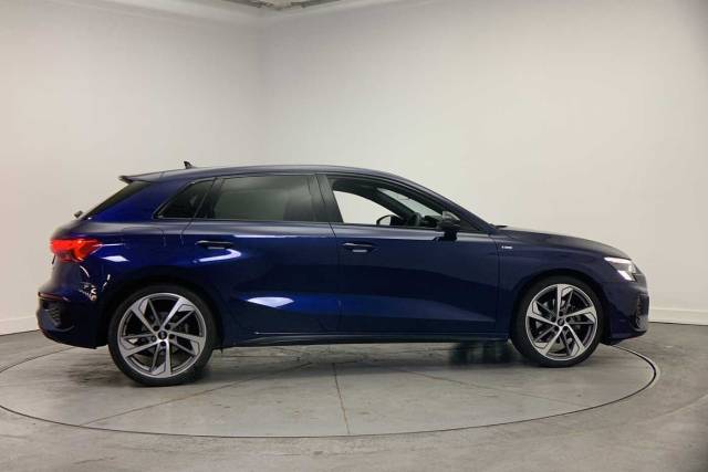 2022 Audi A3 Sportback 1.5 Edition 1 35 TFSI  150 PS 6-speed
