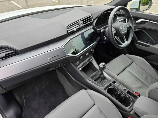2021 Audi Q3 1.5 S line 35 TFSI  150 PS 6-speed