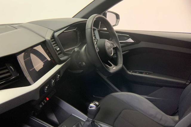 2022 Audi A1 Sportback 1.0 Black Edition 30 TFSI  110 PS 6-speed