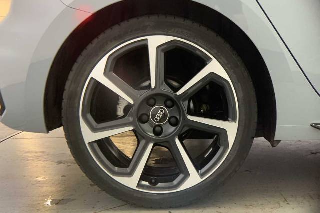 2022 Audi A1 Sportback 1.0 Black Edition 30 TFSI  110 PS 6-speed