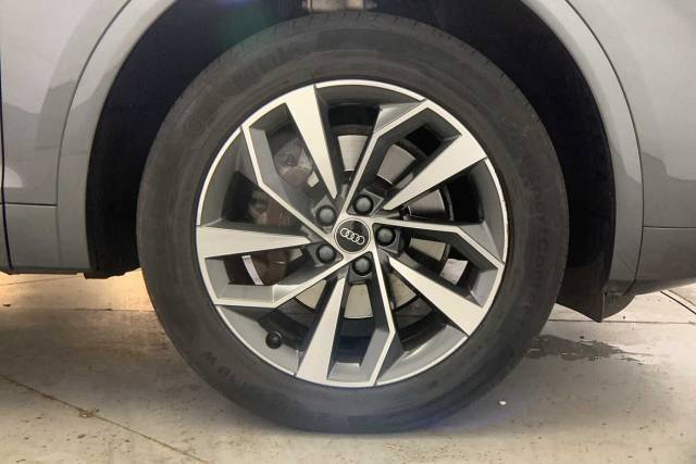 2023 Audi Q5 Sportback 2.0 S line 40 TDI quattro 204 PS S tronic