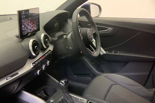 2024 Audi Q2 1.5 S line 35 TFSI  150 PS S tronic