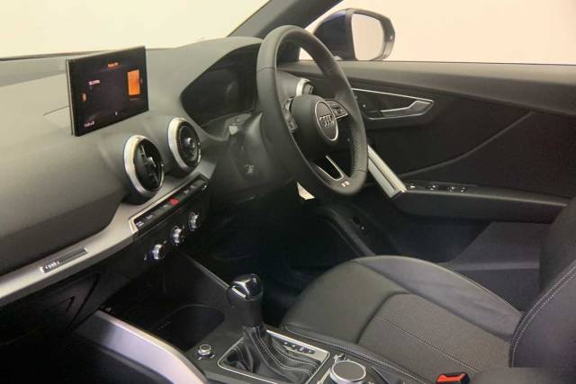 2024 Audi Q2 1.5 S line 35 TFSI  150 PS S tronic