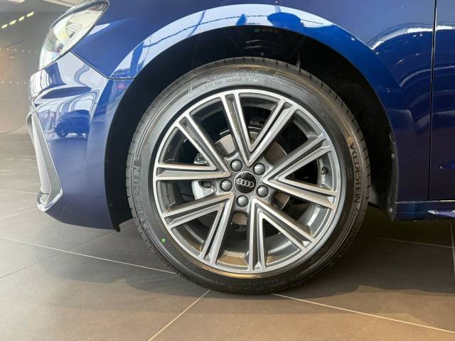 Audi A1 Sportback 1.0 AUDI A1 Sportback S line 25 TFSI 95 PS 5-speed