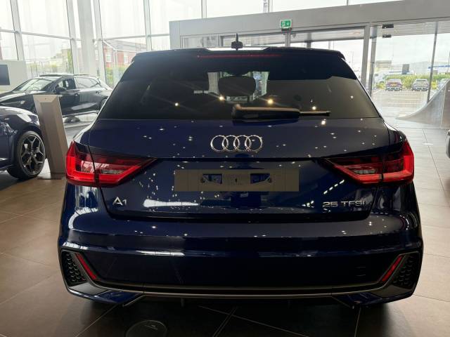 Audi A1 Sportback 1.0 AUDI A1 Sportback S line 25 TFSI 95 PS 5-speed