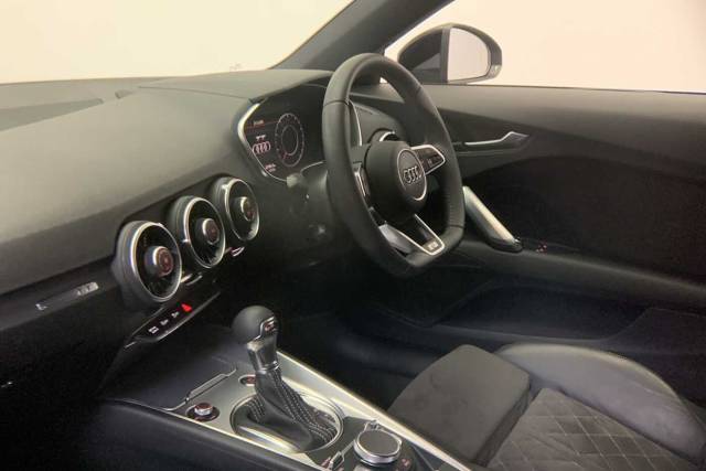 2023 Audi TT 2.0 Coup- Black Edition 40 TFSI  197 PS S tronic
