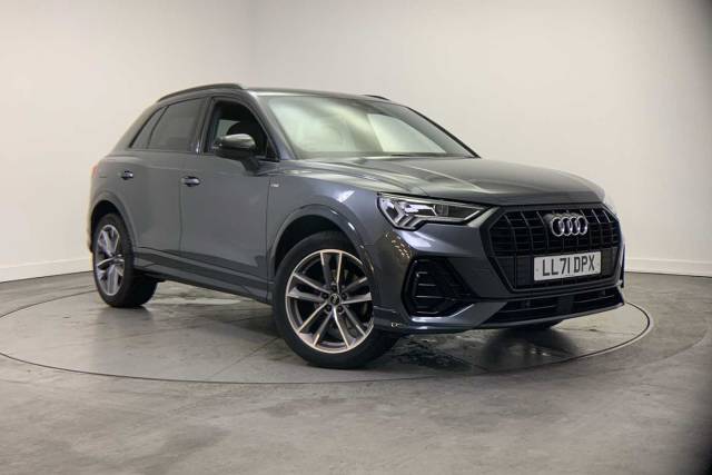 Audi Q3 1.5 Black Edition 35 TFSI  150 PS S tronic 4x4 vehicle Petrol Daytona Grey Pearlescent