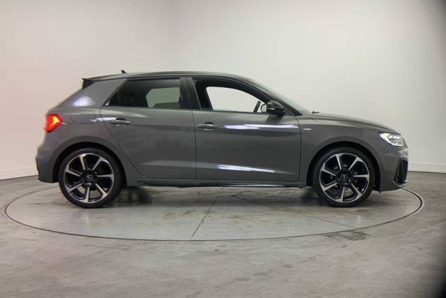 2023 Audi A1 Sportback 1.0 Black Edition 25 TFSI  95 PS 5-speed