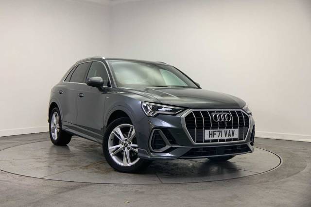 Audi Q3 1.5 S line 35 TFSI  150 PS S tronic 4x4 vehicle Petrol Daytona Grey Pearlescent