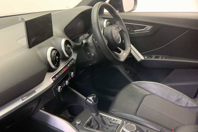 2021 Audi Q2 1.5 Black Edition 35 TFSI  150 PS S tronic
