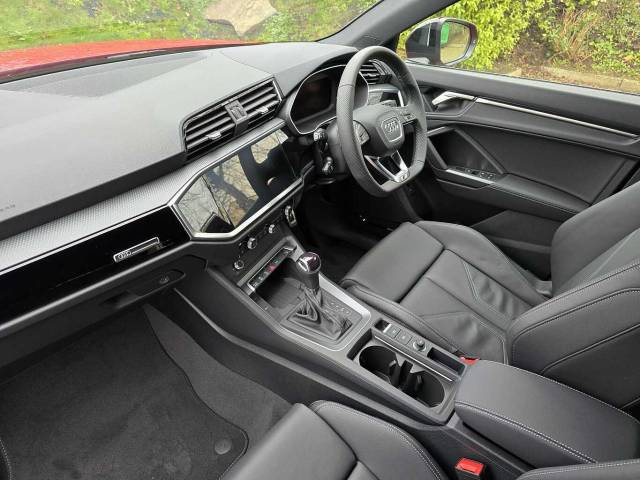 2024 Audi Q3 Black Edition 35 TFSI  150 PS S tronic