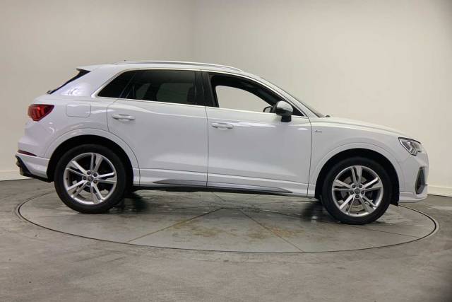 2019 Audi Q3 1.5 S line 35 TFSI  150 PS 6-speed