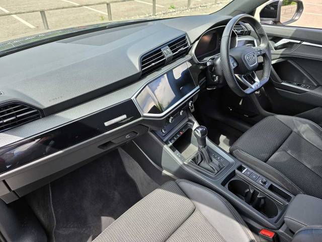 2022 Audi Q3 1.5 Black Edition 35 TFSI  150 PS S tronic