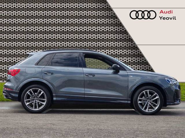 2022 Audi Q3 1.5 Black Edition 35 TFSI  150 PS S tronic