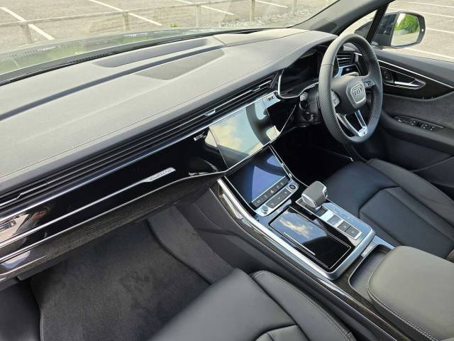 2025 Audi Q7 SUV  Black Edition 50 TDI quattro 286 PS tiptronic