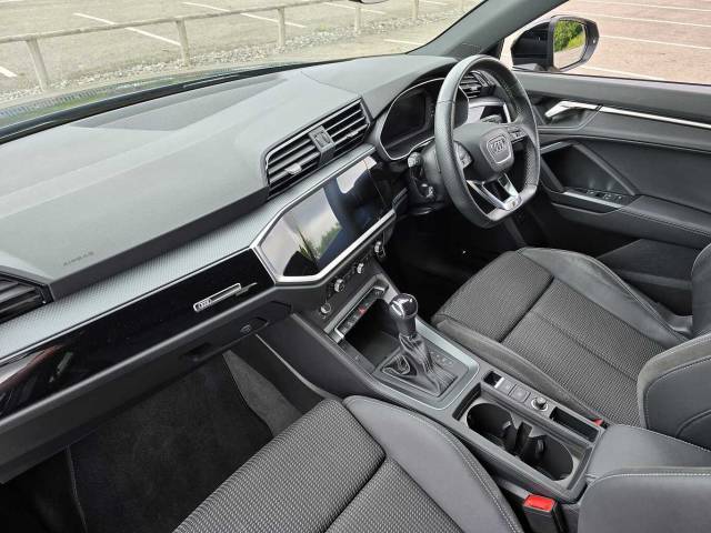 2022 Audi Q3 1.5 Black Edition 35 TFSI  150 PS S tronic