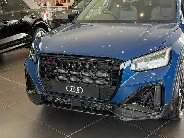 Audi SQ2 2.0 AUDI SQ2 Black Edition TFSI 300 PS S tronic