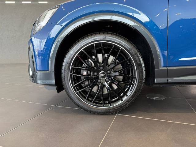 Audi SQ2 2.0 AUDI SQ2 Black Edition TFSI 300 PS S tronic