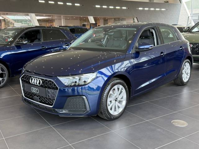 Audi A1 Sportback 1.0 AUDI A1 Sportback Sport 25 TFSI 95 PS 5-speed Sportback Petrol Navarra blue, metallic
