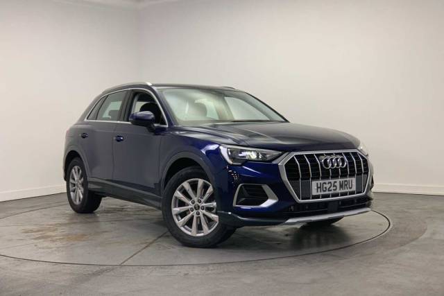 Audi Q3 1.5 Sport 35 TFSI  150 PS S tronic 4x4 vehicle Petrol Navarra Blue Metallic