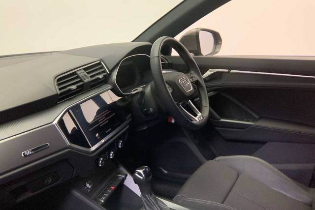 2022 Audi Q3 1.5 S line 35 TFSI  150 PS S tronic