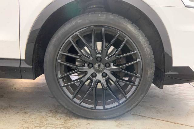 2018 Audi Q3 Black Edition 1.4 TFSI cylinder on demand  150 PS S tronic