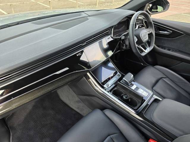 2024 Audi Q8 3.0 SUV  Black Edition 50 TDI quattro 286 PS tiptronic