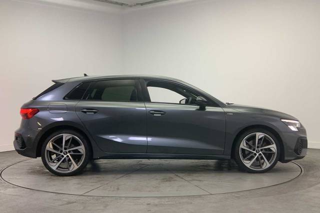 2021 Audi A3 Sportback 1.5 Edition 1 35 TFSI  150 PS 6-speed