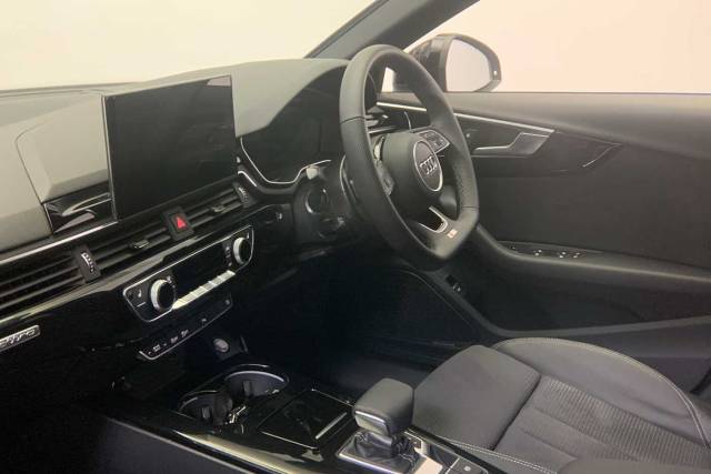 2023 Audi A4 Avant 2.0 Avant Black Edition 40 TDI quattro 204 PS S tronic