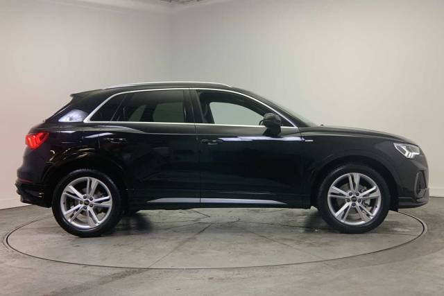2024 Audi Q3 1.5 S line 35 TFSI  150 PS S tronic