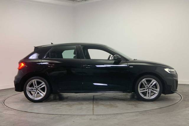 2022 Audi A1 Sportback 1.5 S line 35 TFSI  150 PS S tronic