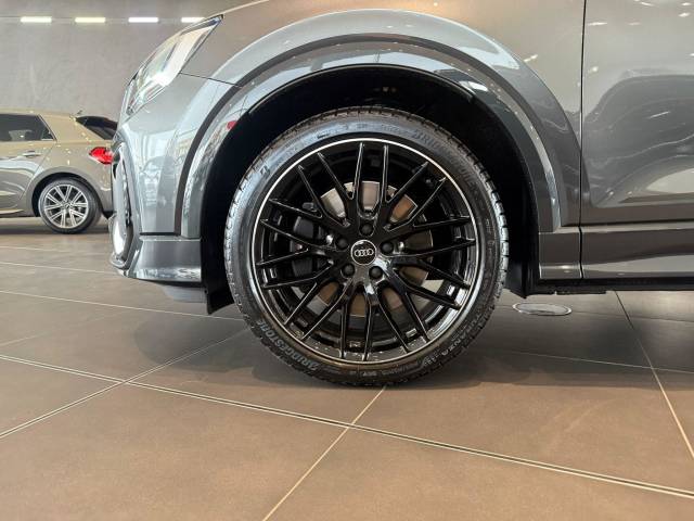 2025 Audi SQ2 2.0 AUDI SQ2 Black Edition TFSI 300 PS S tronic