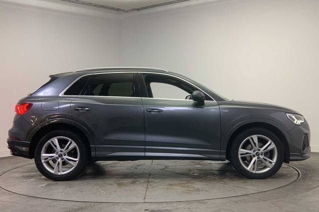 2022 Audi Q3 1.5 S line 35 TFSI  150 PS S tronic