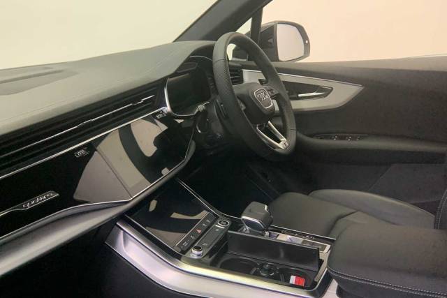 2024 Audi Q7 3.0 SUV  S line 45 TDI quattro 231 PS tiptronic