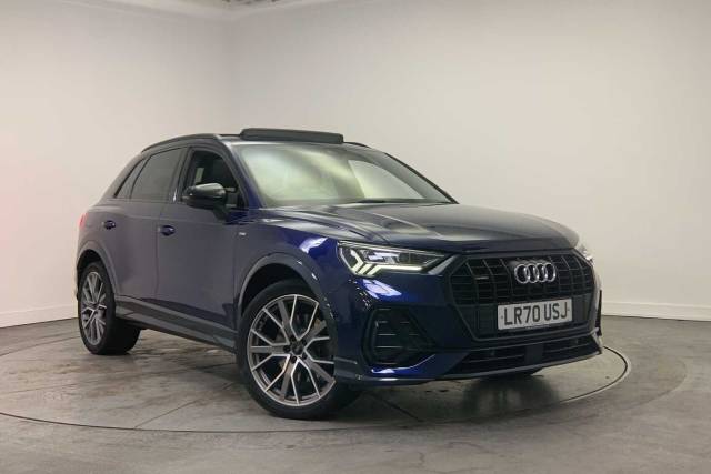 Audi Q3 2.0 Vorsprung 40 TFSI quattro 190 PS S tronic 4x4 vehicle Petrol Navarra Blue Metallic