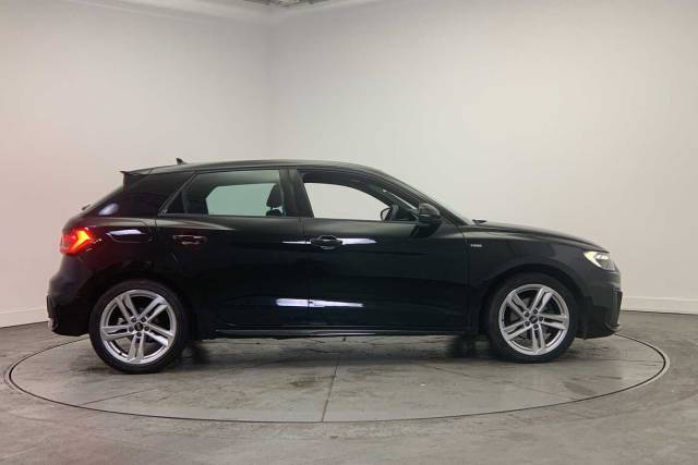 2022 Audi A1 Sportback 1.0 S line 30 TFSI  110 PS 6-speed