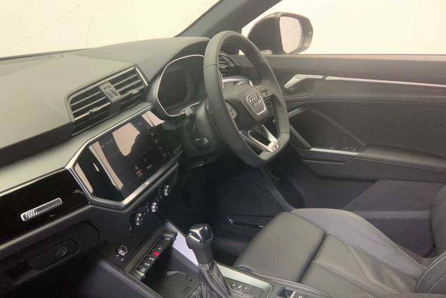 2024 Audi Q3 1.5 Black Edition 35 TFSI  150 PS S tronic