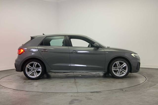 2022 Audi A1 Sportback 1.0 S line 30 TFSI  110 PS 6-speed
