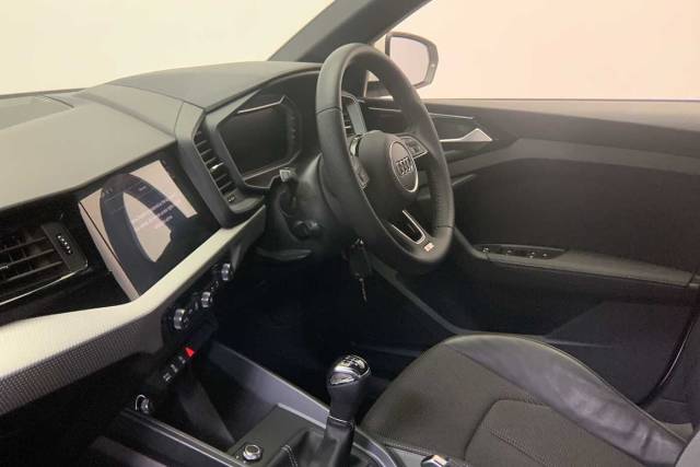 2019 Audi A1 Sportback 1.0 S line 30 TFSI  116 PS 6-speed