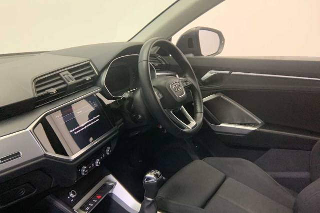 2019 Audi Q3 1.5 Sport 35 TFSI  150 PS 6-speed