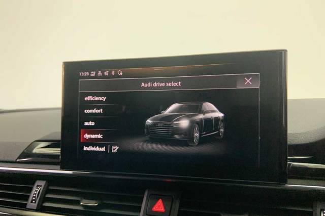2022 Audi A4 Saloon 2.0 Black Edition 40 TFSI  204 PS S tronic