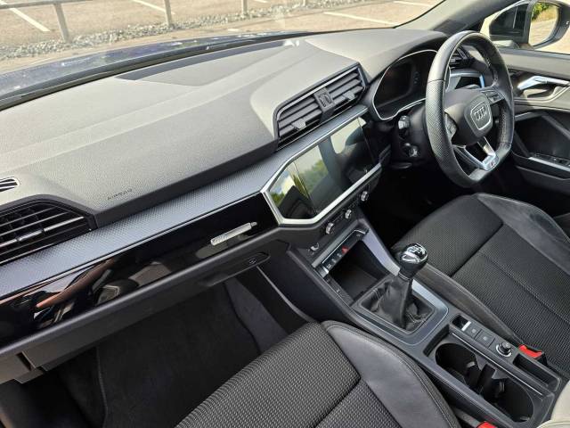2021 Audi Q3 1.5 Black Edition 35 TFSI  150 PS 6-speed